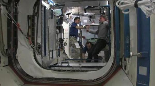 naveta endeavour s a cuplat la statia spatiala internationala live stream