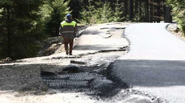 romanii revoltati de asfaltarea drumului babelor