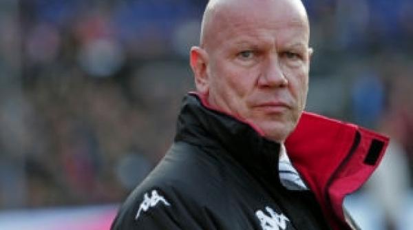 antrenorul lui nesu si a reziliat contractul cu fc utrecht