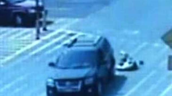 o mama si a calcat fiica cu masina in mod deliberat video