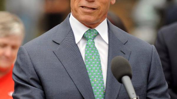 arnold pune cariera pe linia de asteptare