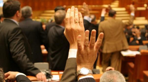 deputatii au adoptat tacit 16 initiative legislative