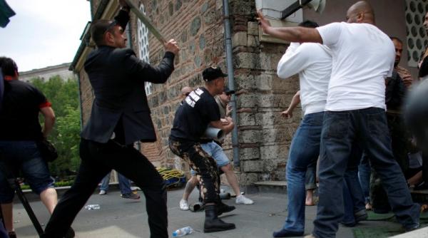 musulmani atacati de nationalistii bulgari in fata unei moschei din sofia