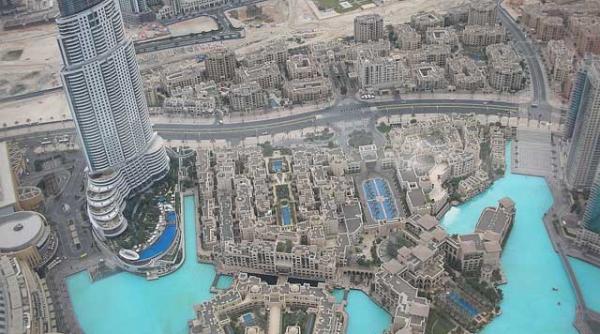 cinci personaje in cautarea unui paradis dubai