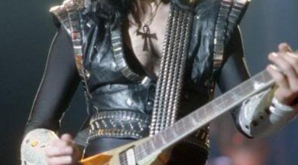 chitaristul kiss arestat pentru comportament deosebit de violent