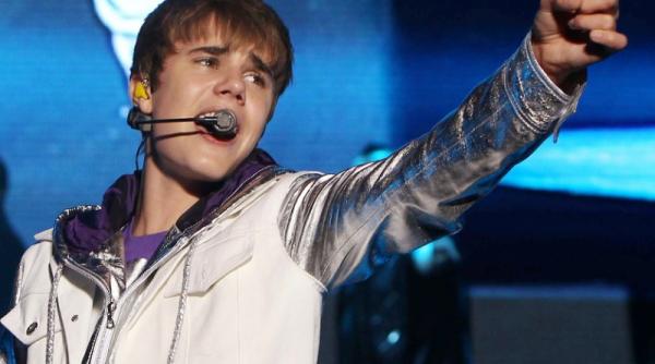 justin bieber a primit interdictie sa o vada pe rihanna