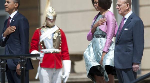 vantul i a jucat feste lui michelle obama la buckingham palace video