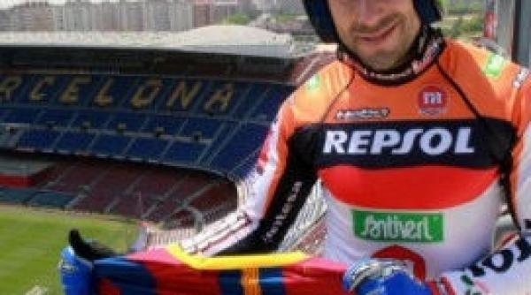 cu motocicleta pe camp nou