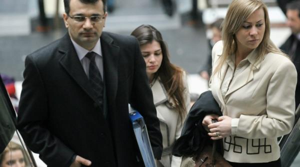 daca intra iri moni ramane afara