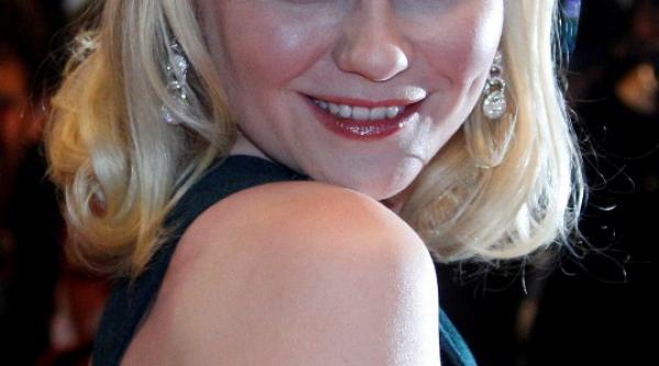 kirsten dunst adora imperfectiunile