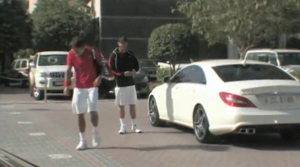 roger federer se tine de glume pe seama antrenorului sau