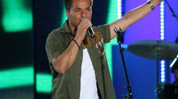 provincialul ionut are microfon ca rihanna