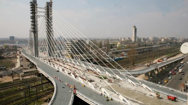 rezistenta pasajului basarab testata cu 13 tramvaie si 26 de camioane