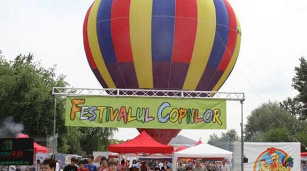 vedetele grupului intact vin la festivalul copiilor