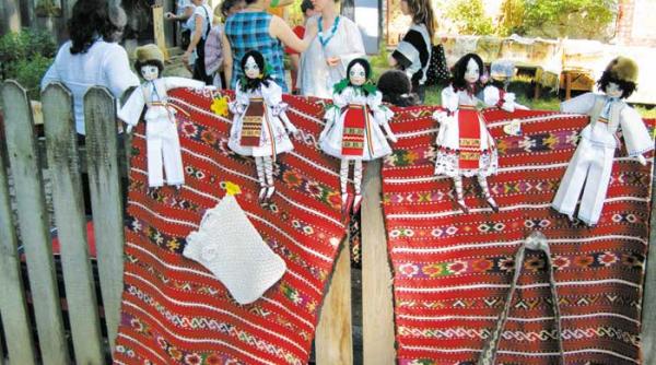 suflete de papusi la muzeul satului
