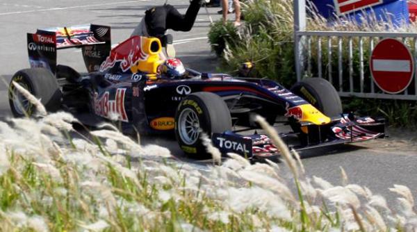 formula 1 buemi a accidentat un barbat la o demonstratie in japonia