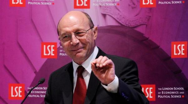 basescu romanilor din londra nu statul este obligat sa ne asigure bunastarea
