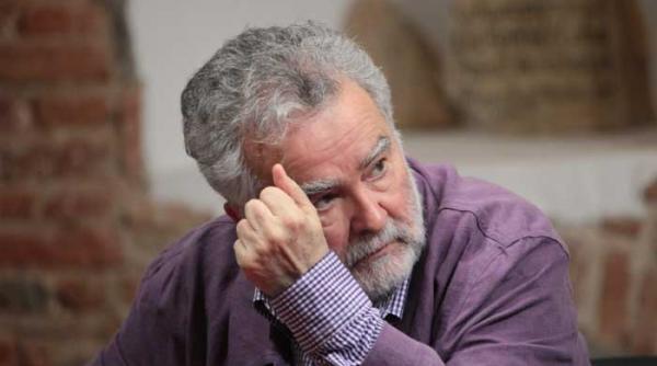 ma defineste o alegere slabiciunea si calitatea de a nu fi dogmatic