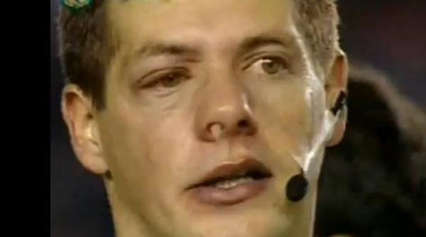 arbitru batut cu mingea in argentina