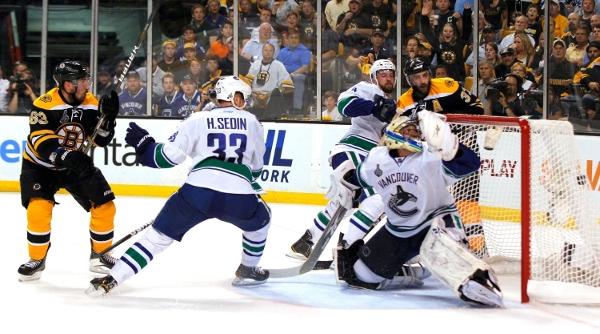 finala nhl meciul 4 boston a batut pe vancouver si a egalat la general