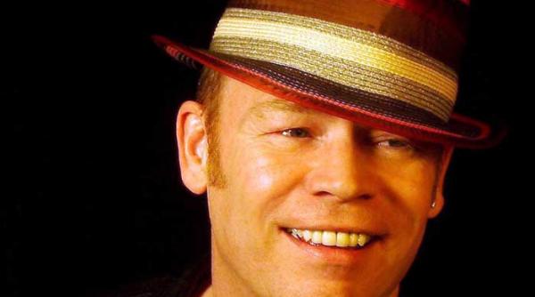 dupa 28 de ani de vin rosu ali campbell prefera sampania
