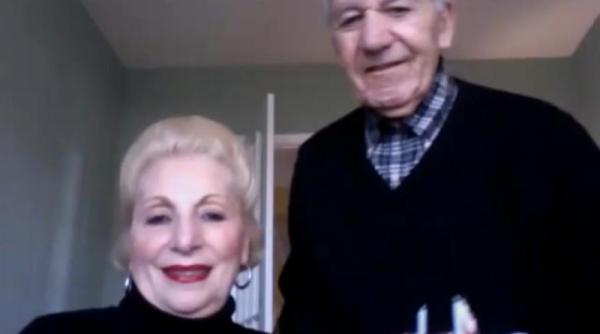 doi octogenari fac senzatie pe youtube incalcindu se in meandrele tehnologiei