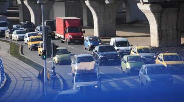 mainile pe volan si asculta l pe politist seful directiei rutiere despre politistul arogant si soferul inconstient