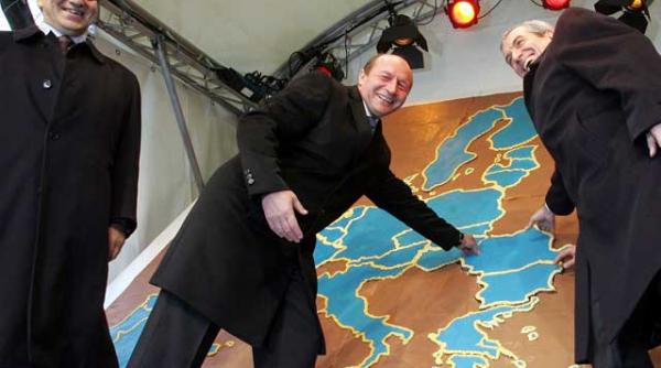 cu ce ma ajuta pe mine cetatean reorganizarea in afara debandadei romanii nu vad un alt folos