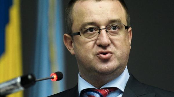 fiscul da afara 2 000 de angajati