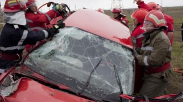 patru persoane au murit dupa ce masina in care se aflau a fost lovita de un tren