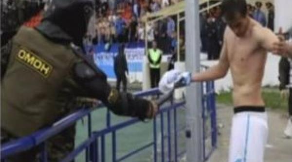 golgheterul rusiei ranit de un politist cu o arma cu electrosocuri