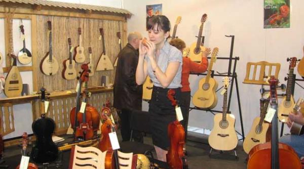 cornelia tihon fata care imblanzeste tigrii cu naiul