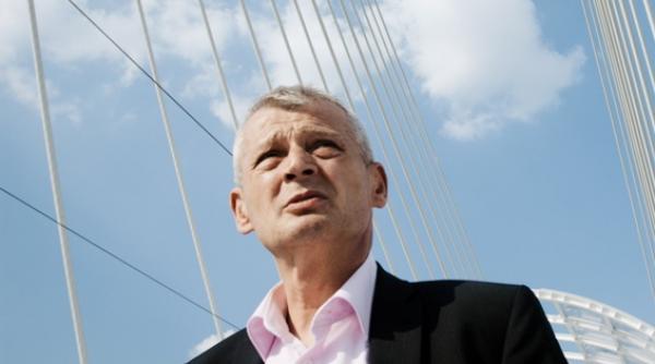 oprescu dupa trei ani de mandat din cauza politicului lucrurile au trenat multi ani in bucuresti