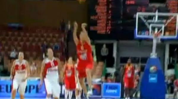 a dat doua cosuri de la mijlocul terenului in acelasi meci