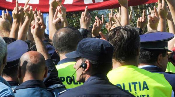 amenda de la mitingul caschetelor anulata