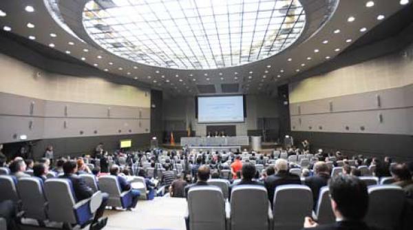 nevestele vesele de partid si de stat demnitarii si au plasat consoartele in functii caldute si bine platite