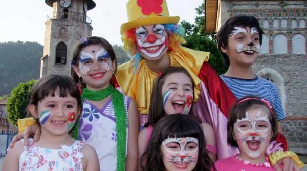 punguta cu doi bani plina cu filme