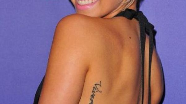 ai grija la cine te tatuezi artistul poate fi analfabet