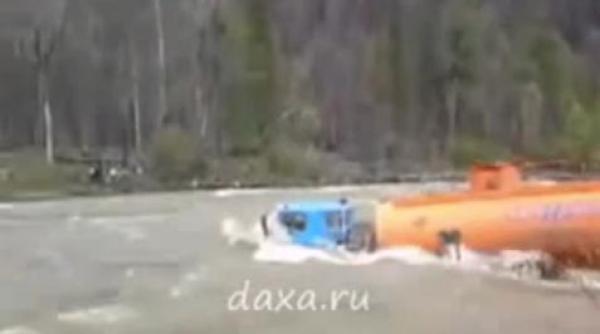 rusii n au nevoie de poduri uite cum devine o cisterna submarin