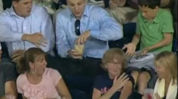 cum sa prinzi o minge de baseball in paharul cu bere