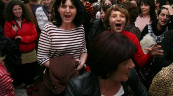 protest la garda financiara zeci de angajati au iesit in strada