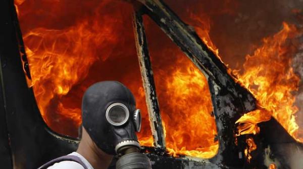 grecia arde iar presedintele se piaptana cu basescu