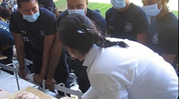 salvarea in cartea recordurilor 7 000 de bucuresteni invatati pe stadion sa faca respiratie gura la gura