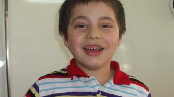 singura lui preocupare umple si goleste pahare la infinit