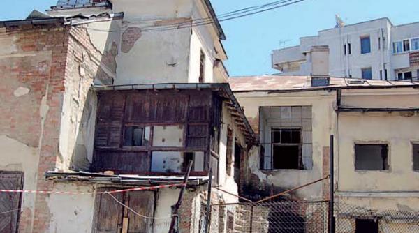 vila a d xenopol distrusa