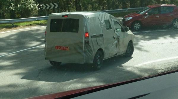 dacia popster primele imagini spion cu viitorul mpv compact romanesc