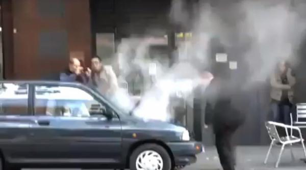 asa nu un om de afaceri cedeaza nervos in plina strada din cauza masinii personale