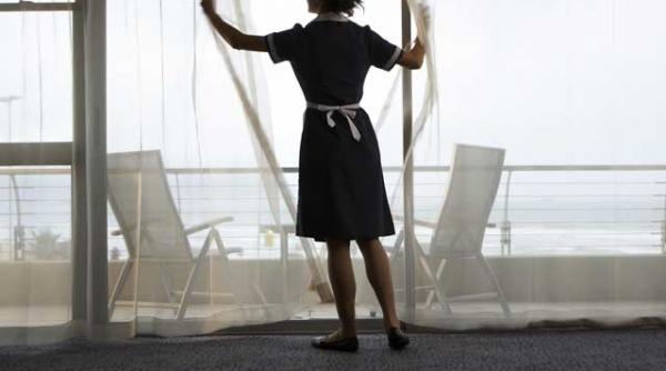 camerista de lux pe rin sase ani de frecat wc uri 100 000 de euro