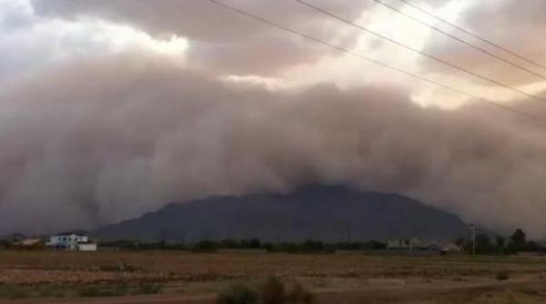 imagini incredibile orasul phoenix maturat de o furtuna violenta de nisip