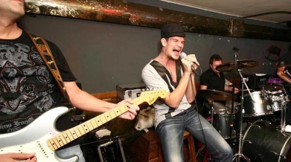 vama incepe astazi seria cantarilor la mare